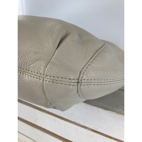 MICHAEL KORS, MEDIUM IVORY PEBBLED LEATHER SHOULDER BAG - Picture 11 of 16